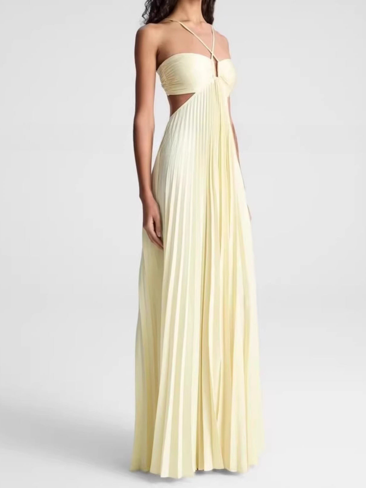 Vestido amarillo con cuello halter